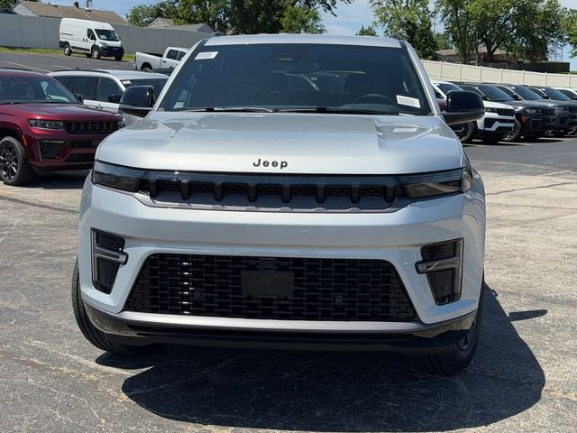 New 2026 Silver-Zynith Exterior Paint Jeep Limited Altitude image 3