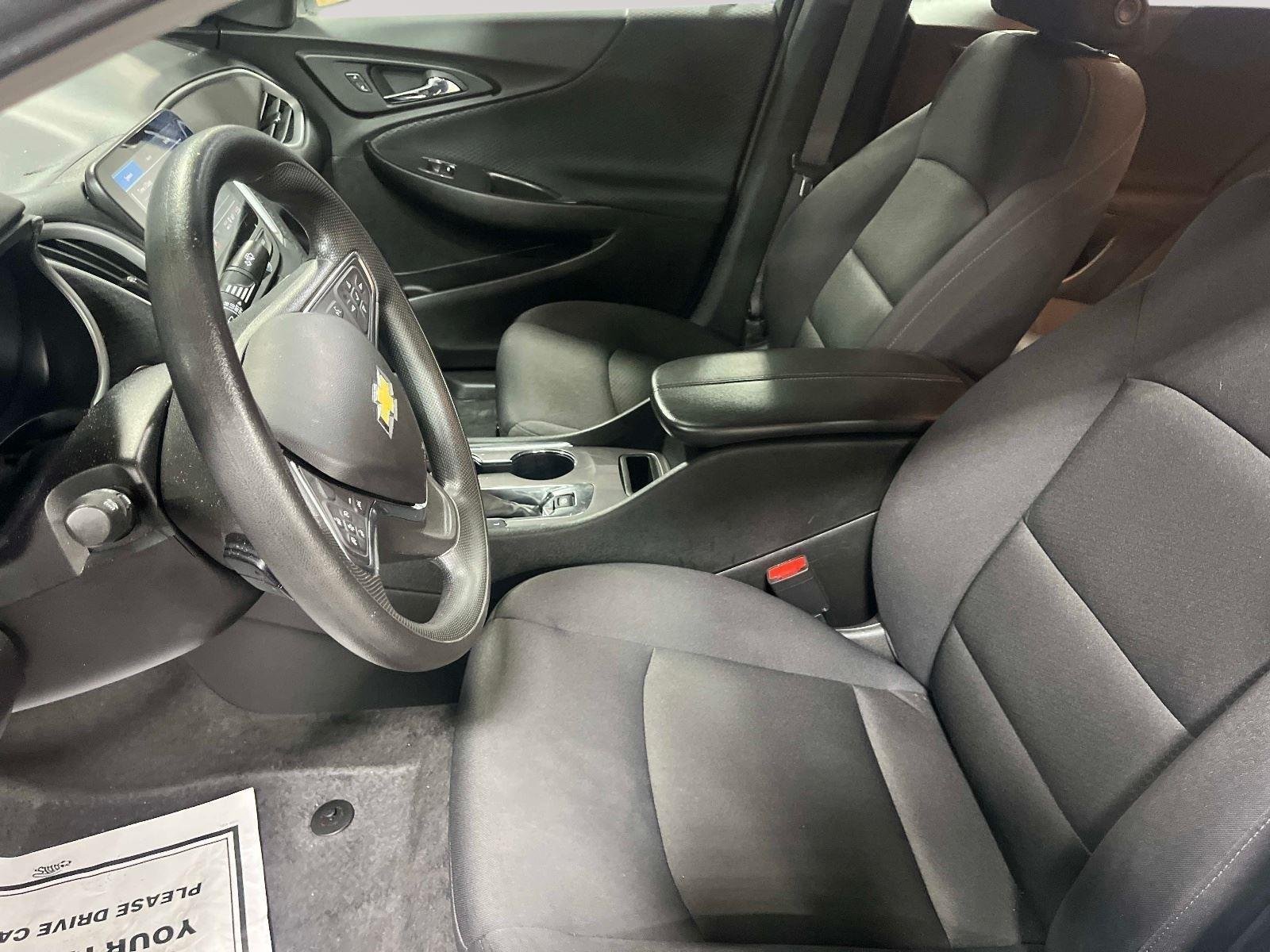 Used 2024 Summit White Chevrolet LT image 21