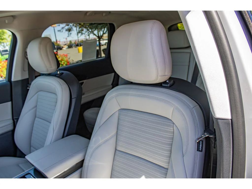 New 2026 Gray Matter Metallic Clearcoat Lincoln Reserve image 32