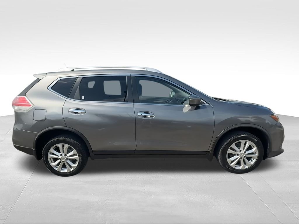 Used 2016 Gray Nissan SV image 9