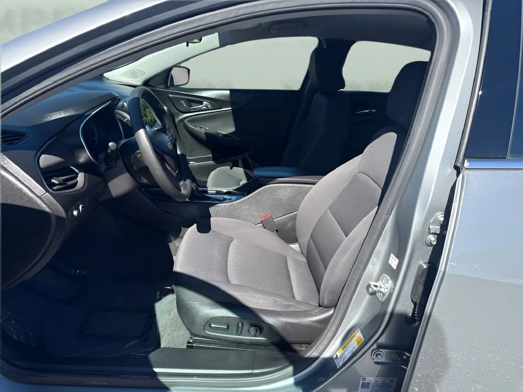 Used 2025 Gray Chevrolet LT image 9