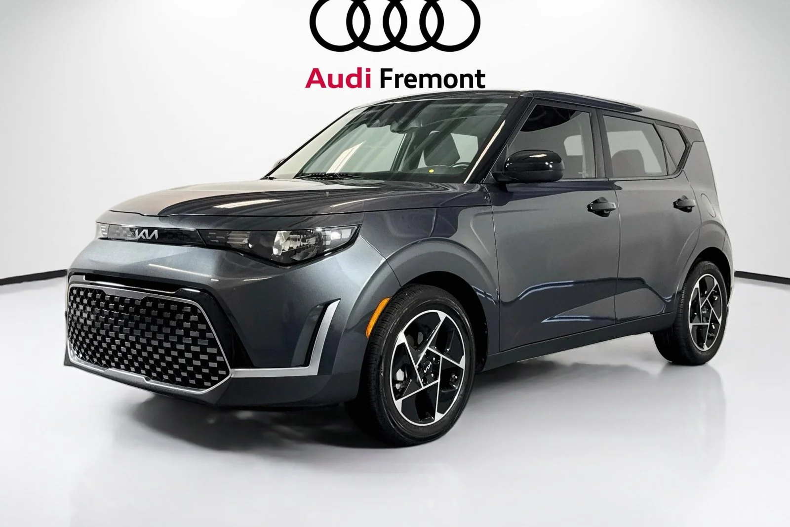 Used 2023 Gravity Gray Kia EX image 3