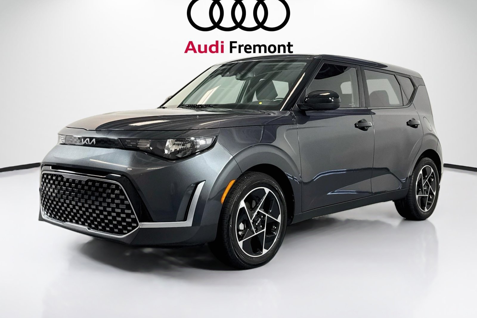 Used 2023 Gravity Gray Kia EX image 3