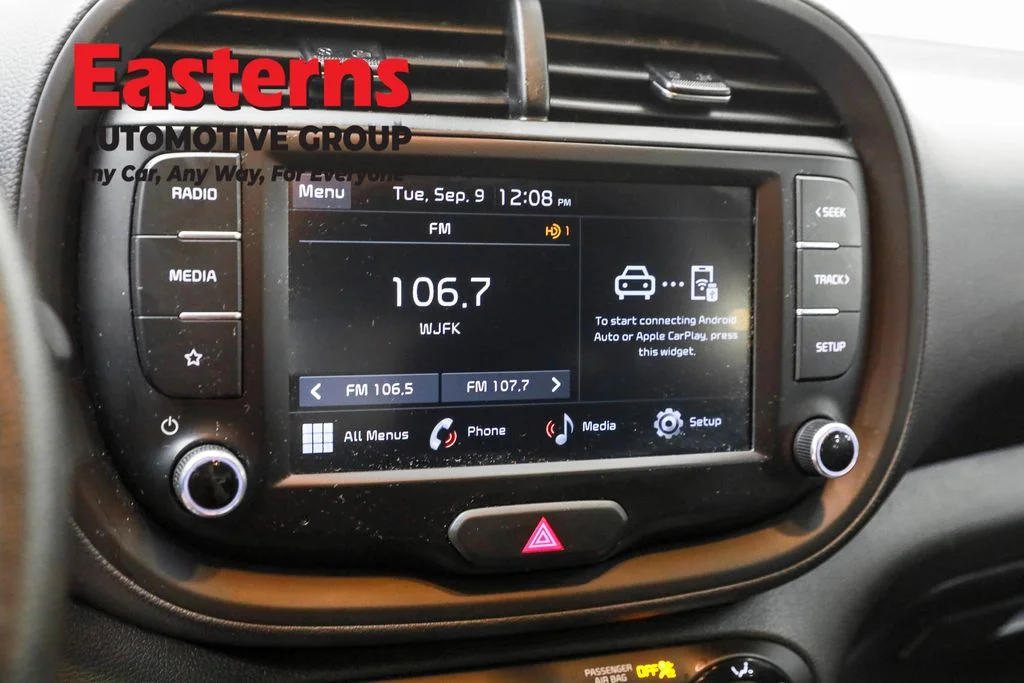 Used 2023  Kia LX image 19