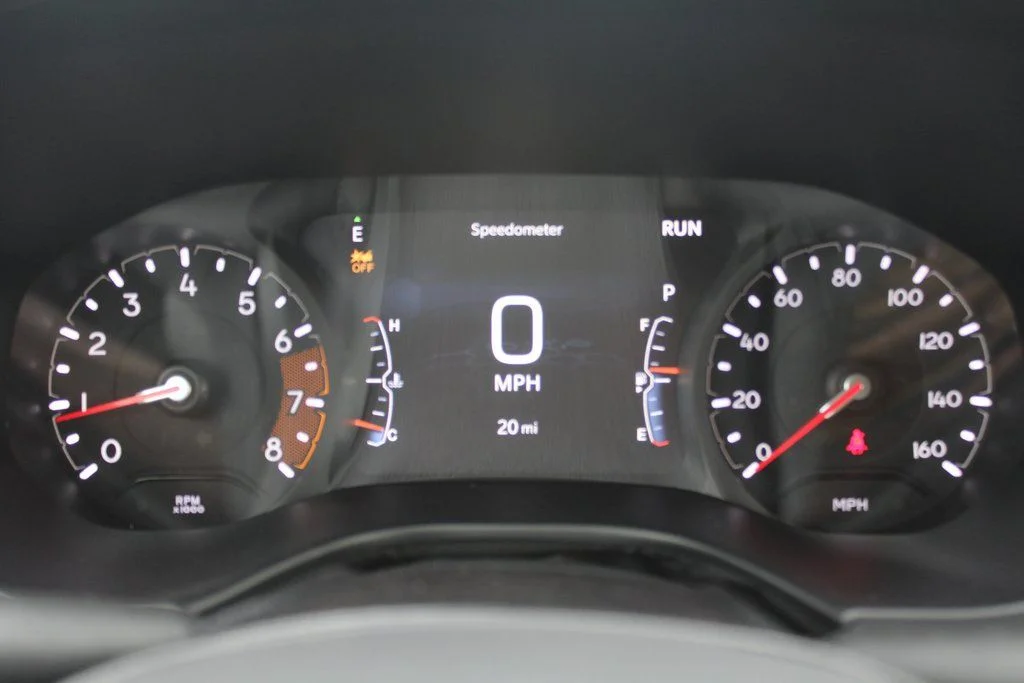 New 2026 White/off-white Jeep Latitude image 23