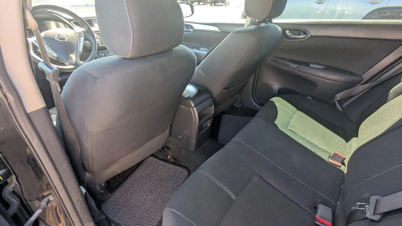 Used 2017  NISSAN  image 11