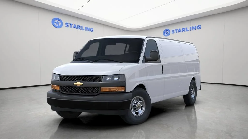 New 2026 Summit White Chevrolet WT image 2
