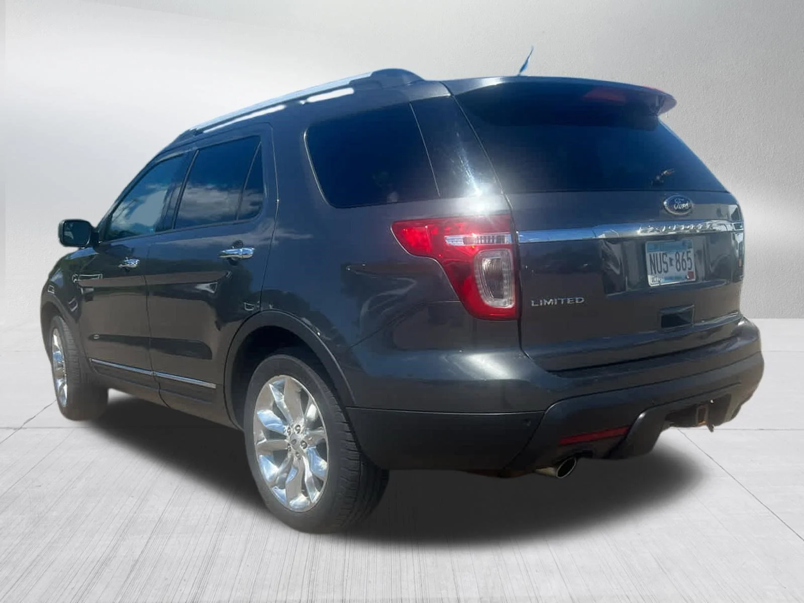 Used 2015 Magnetic Metallic Ford Limited image 5