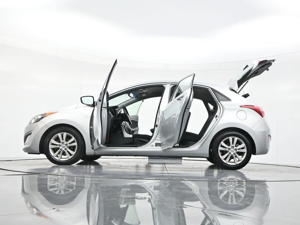 Used 2013 Shimmering Silver Metallic Hyundai Base image 56