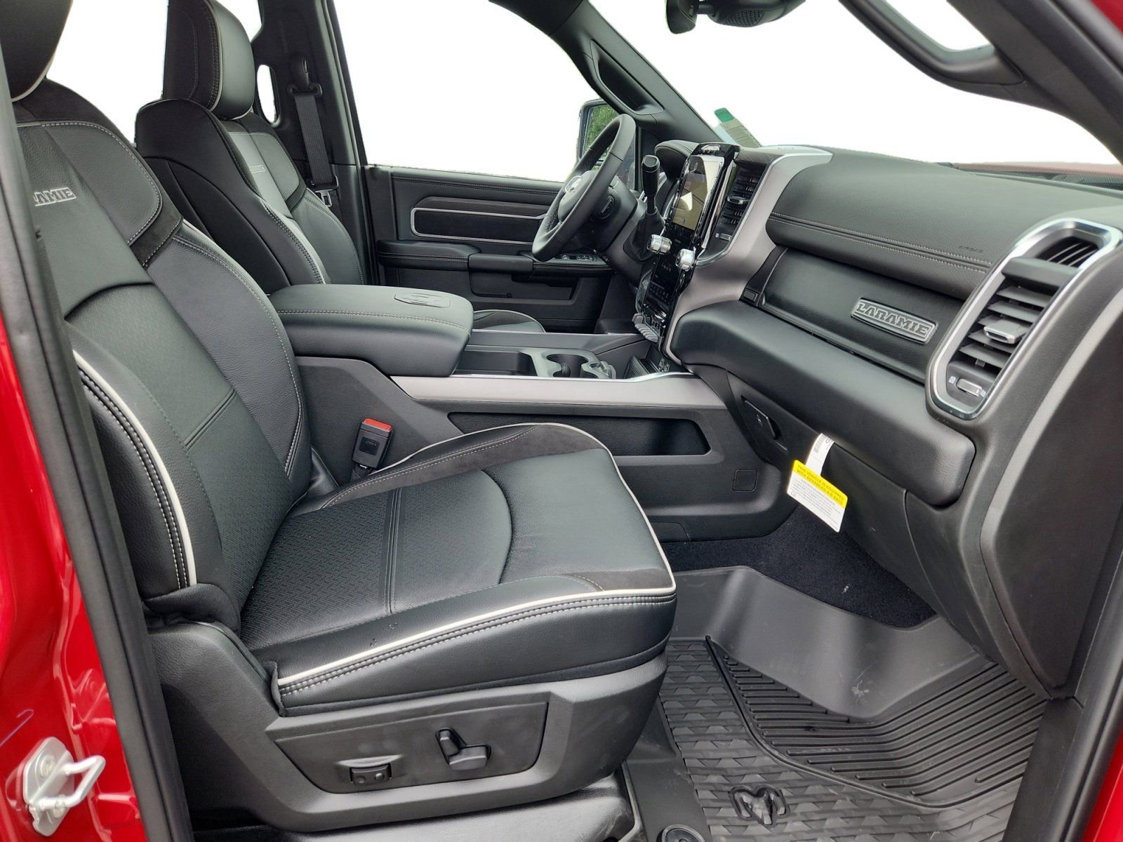 New 2026 Molten Red Pearl-Coat Exterior Paint RAM Laramie image 24
