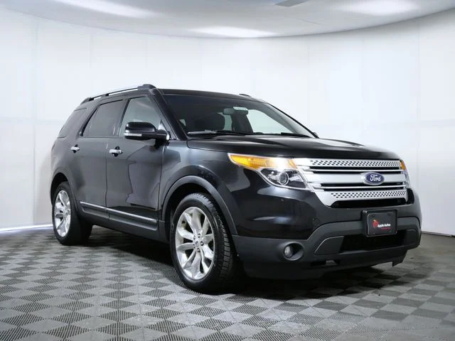 Used 2014 Black Ford XLT image 1