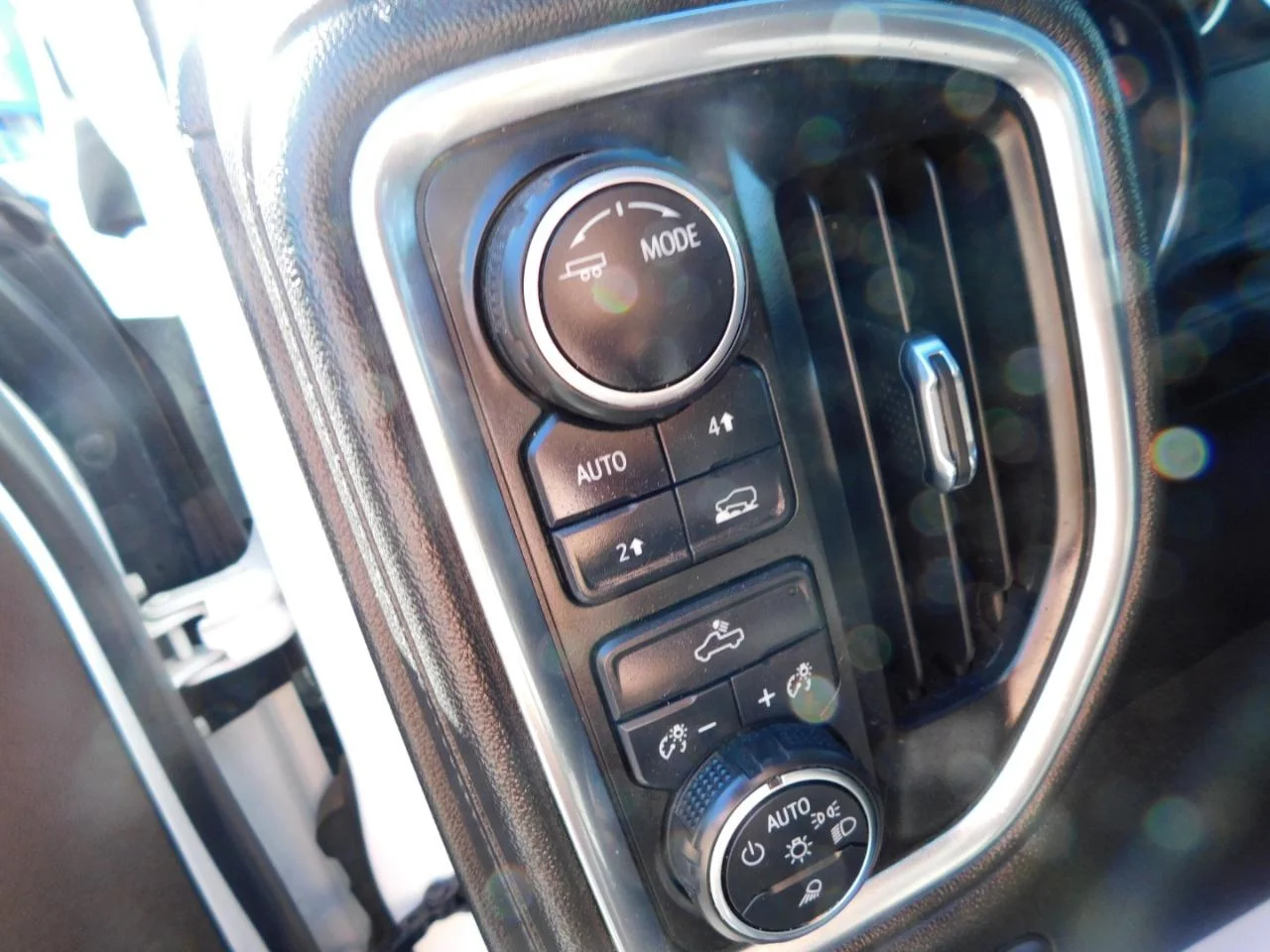 Used 2022 White Chevrolet 4WD CREW CAB 147 in LT W/1L image 31