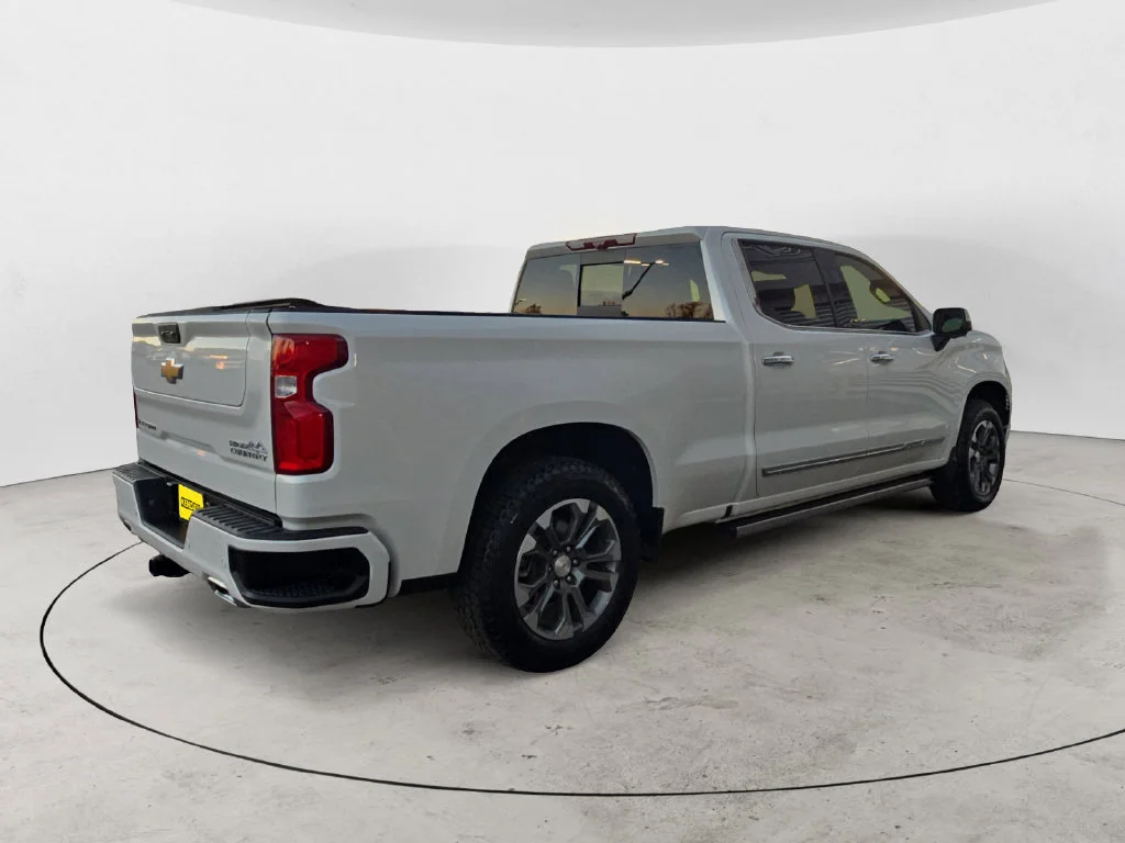 Used 2025 Beige Chevrolet High Country image 8