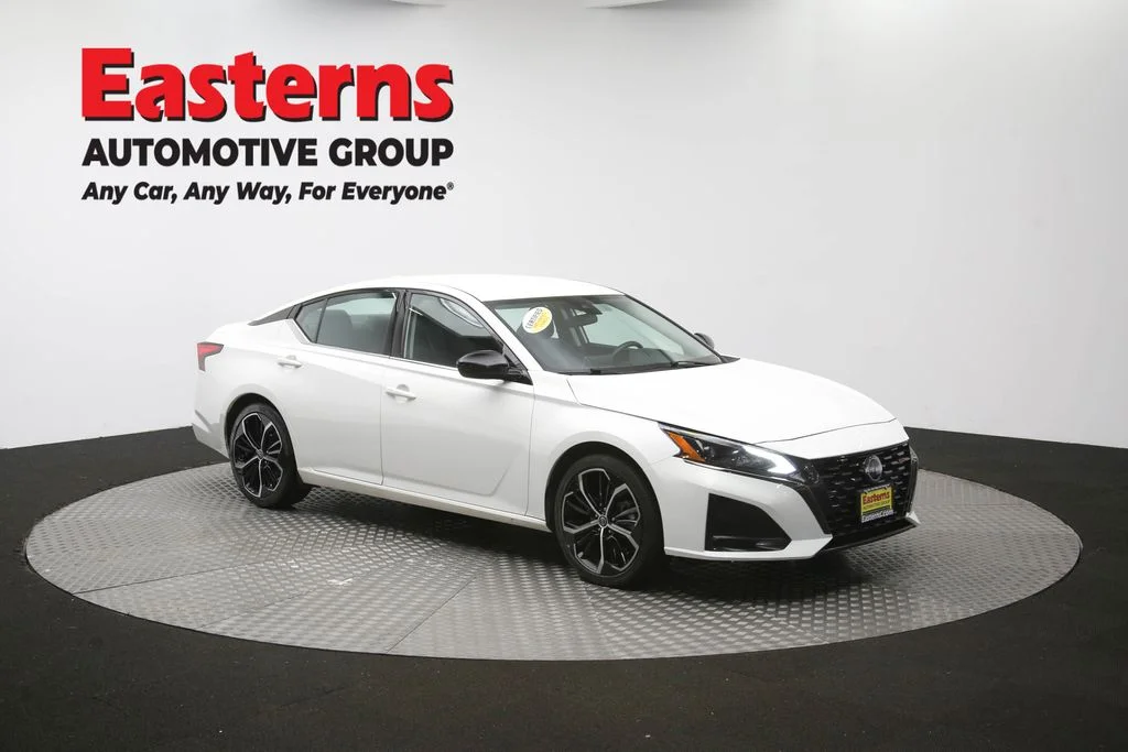 Used 2024 White Nissan 2.5 SR image 48