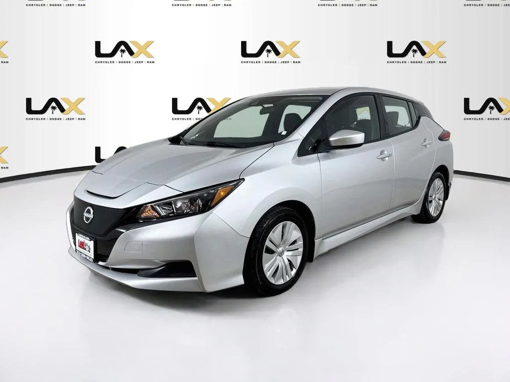 Used 2023 Silver Nissan S image 3
