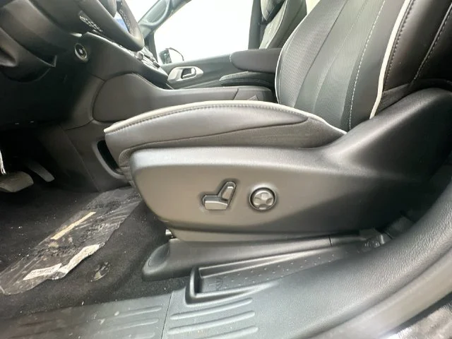 2026 Chrysler Pacifica Limited - Photo 16