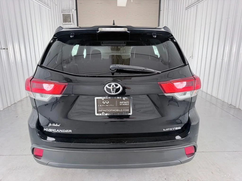 Used 2019 Black Toyota XLE image 6