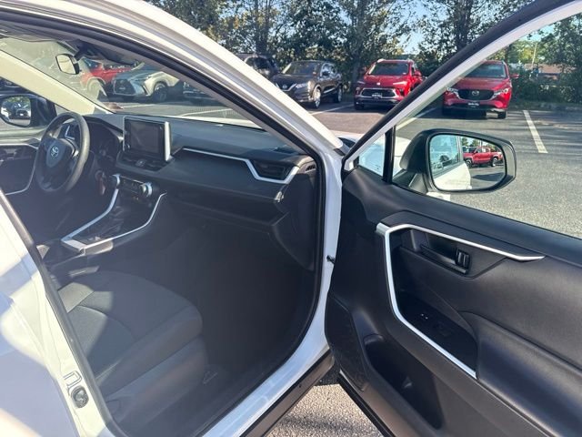 Used 2025 Ice Toyota LE image 12