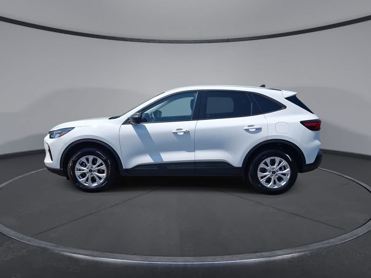 Used 2025 Oxford White Clearcoat Ford Active image 5