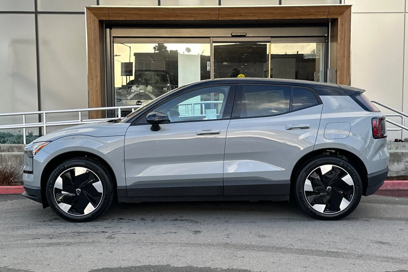 New 2026 Vapour Grey Volvo Twin Motor Plus image 5