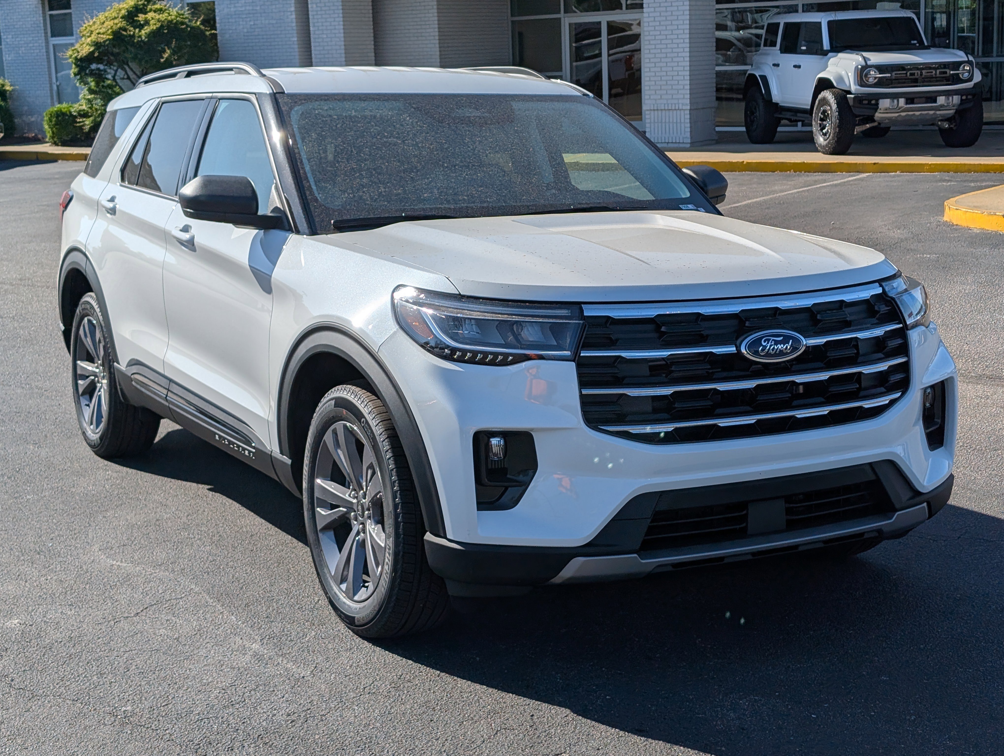 New 2026 Star White Metallic Tri-Coat FORD Active image 4