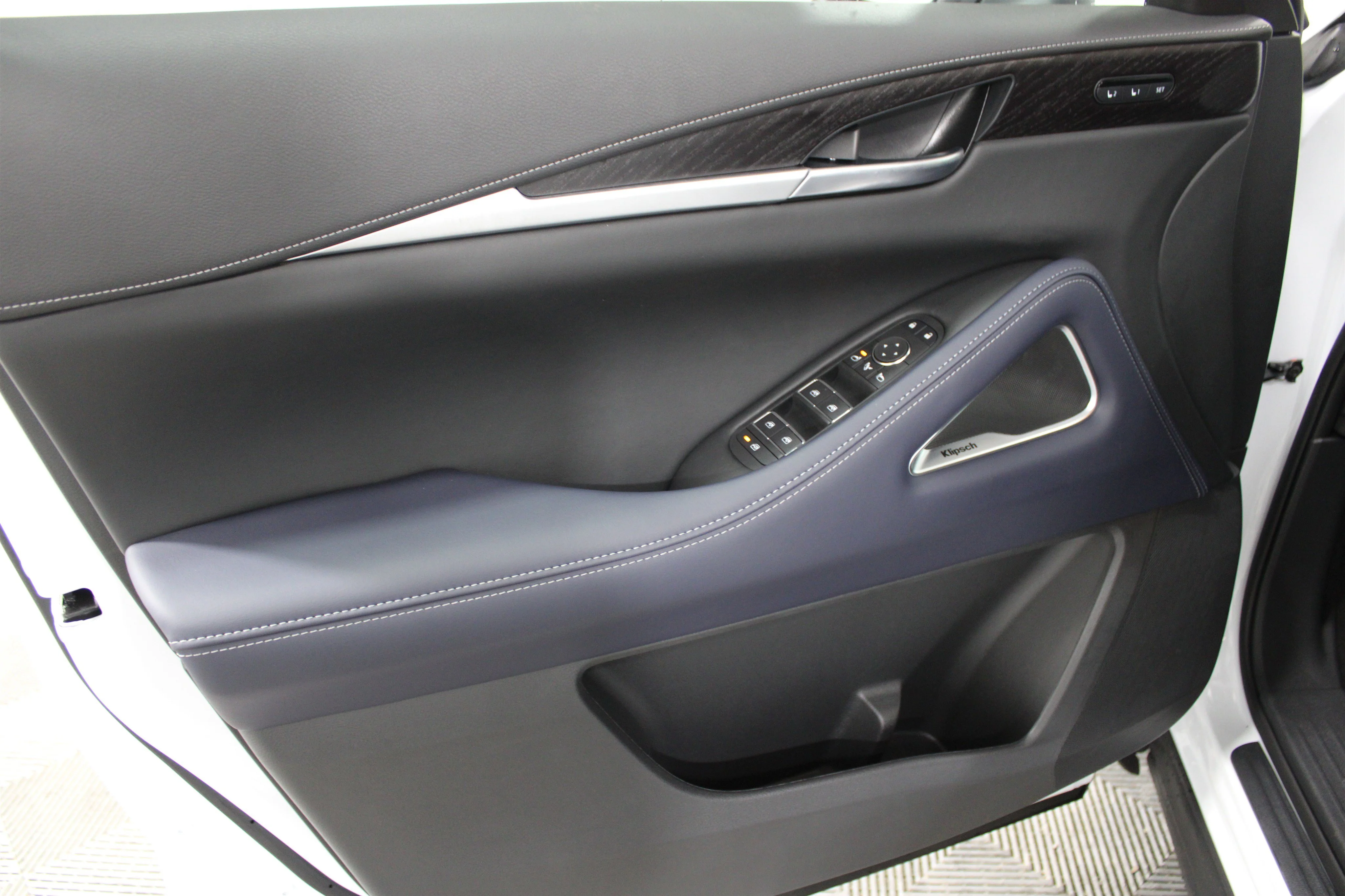 New 2026 RADIANT WHITE INFINITI Sport AWD image 6