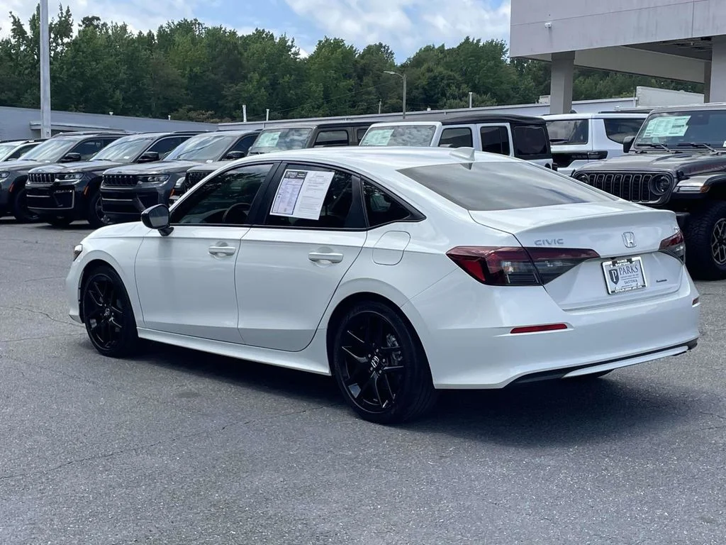 Used 2025  Honda Sport image 6