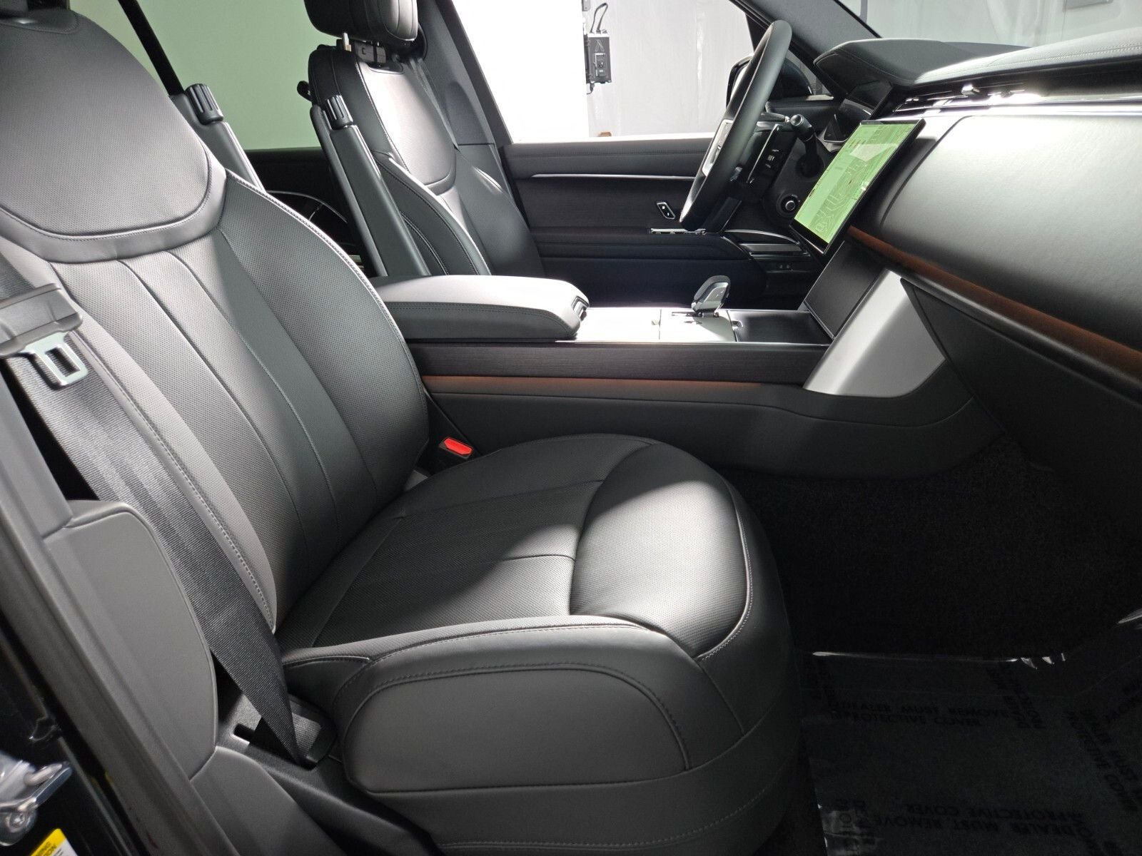 New 2026 Santorini Black Land Rover SE image 3