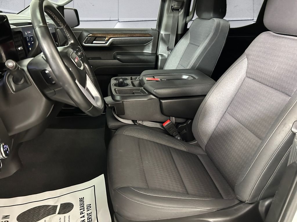 Used 2023 White GMC Elevation image 8