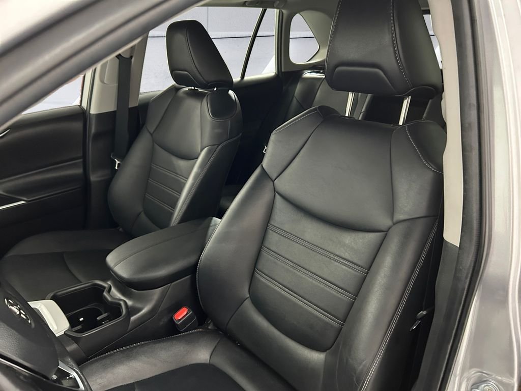 Used 2022 Silver Toyota XLE Premium image 8