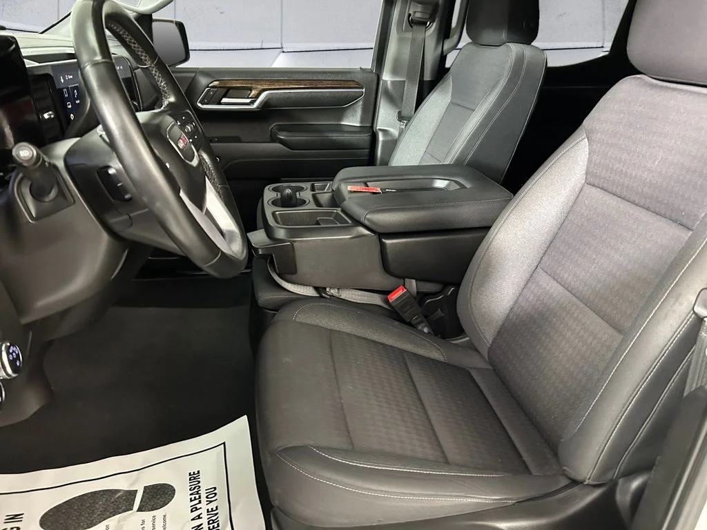 Used 2023 White GMC Elevation image 8