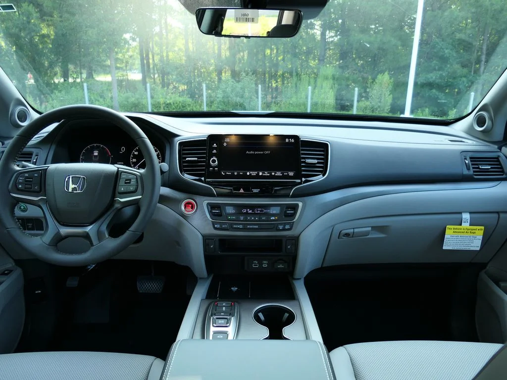 New 2026 Platinum White Pearl Honda RTL image 17