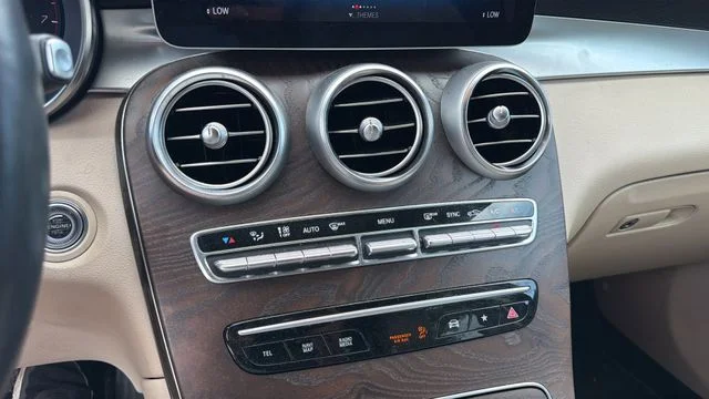Used 2021  Mercedes-Benz GLC 300 image 29