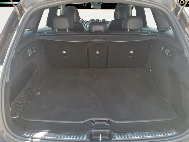 Used 2023  Mercedes-Benz GLC 300 image 28