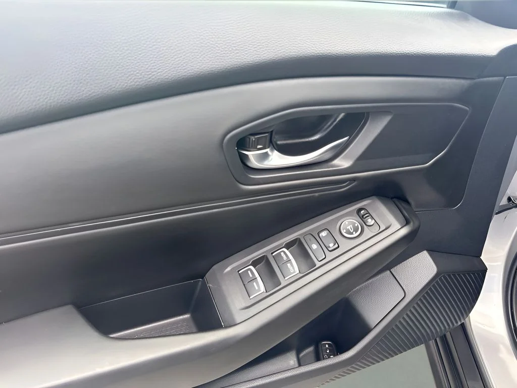 Used 2023 Silver Honda EX image 17