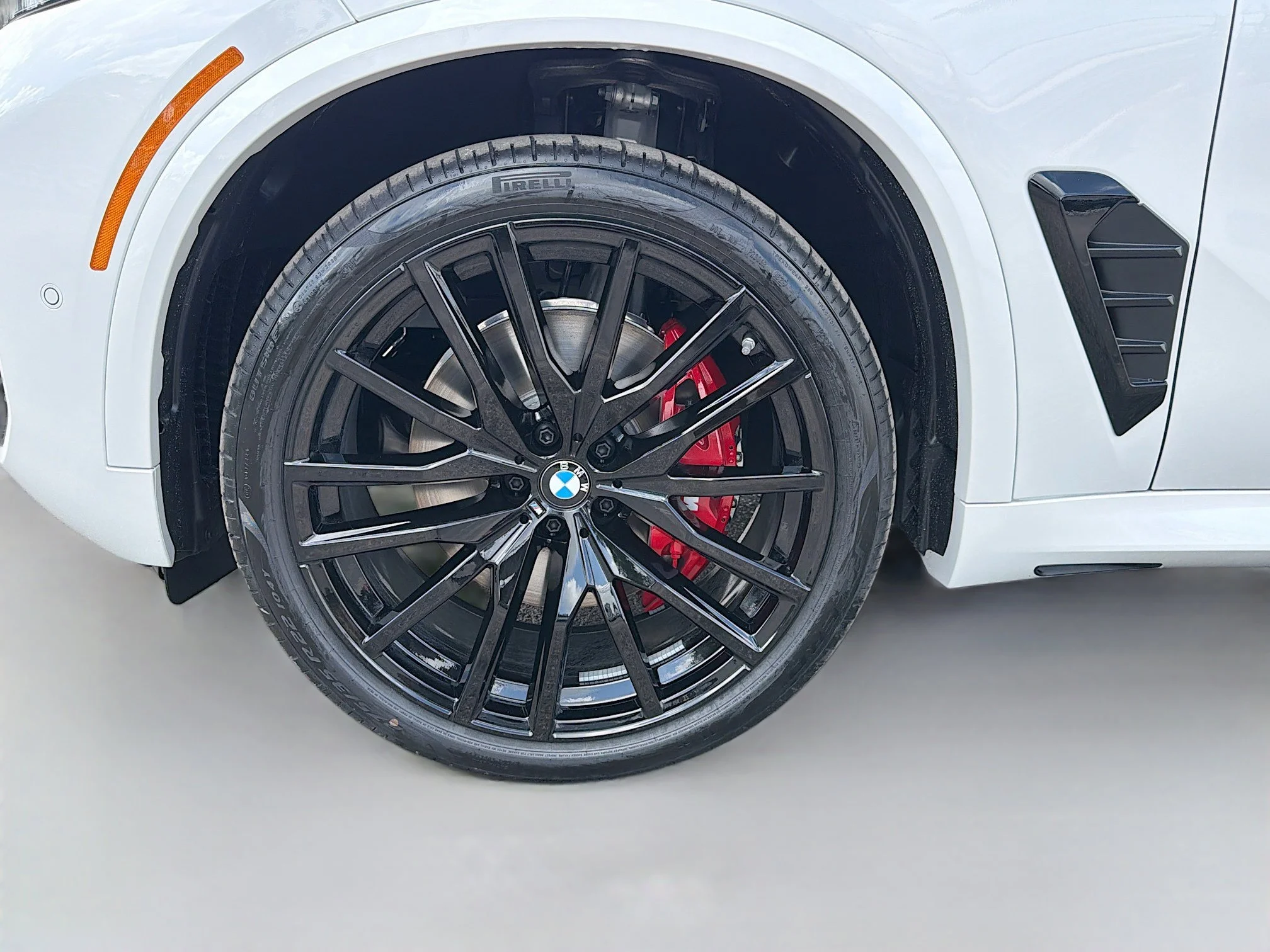 New 2026 Mineral White Metallic BMW xDrive40i image 40