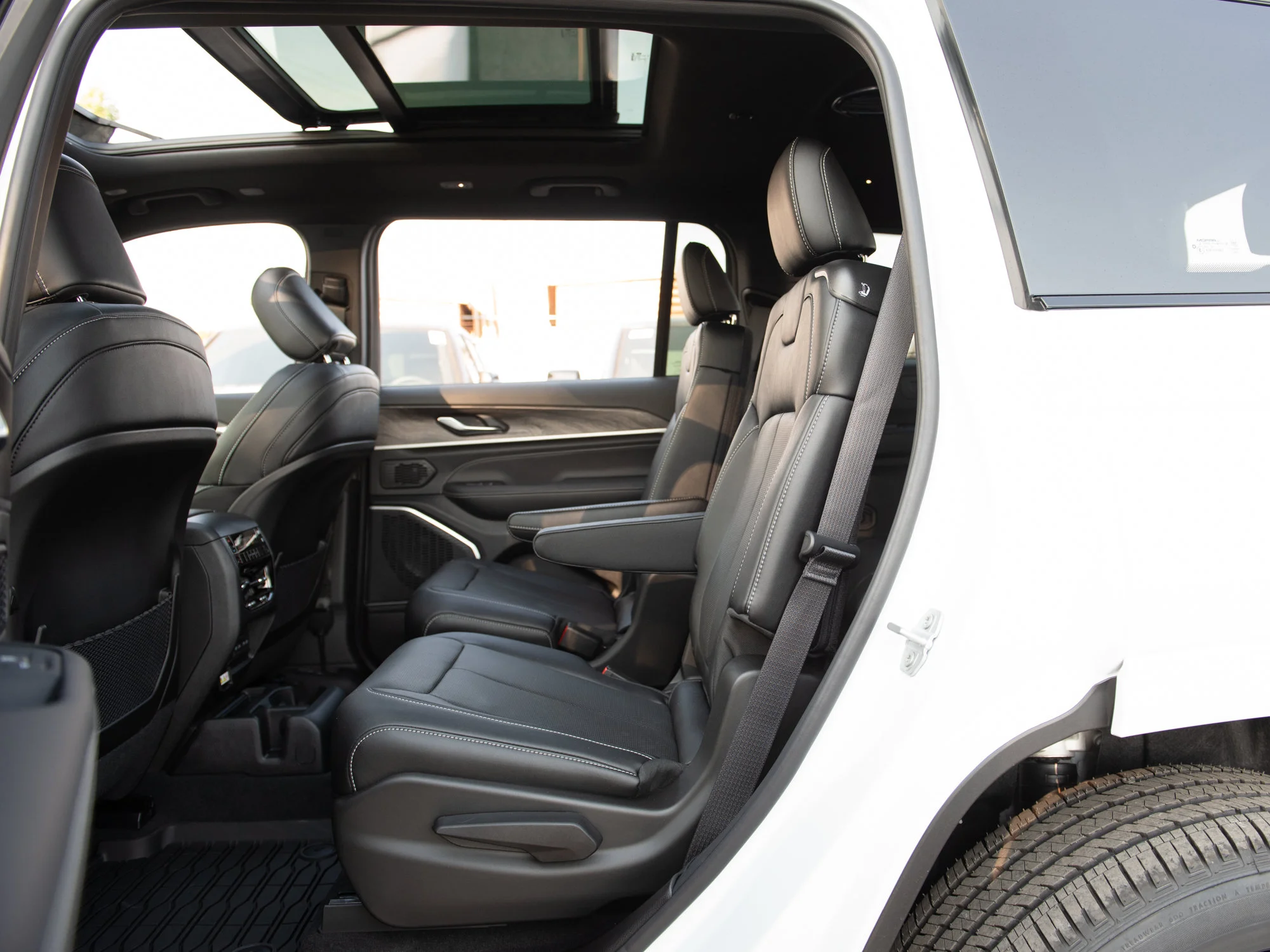 New 2026 White Jeep Limited Reserve* image 27