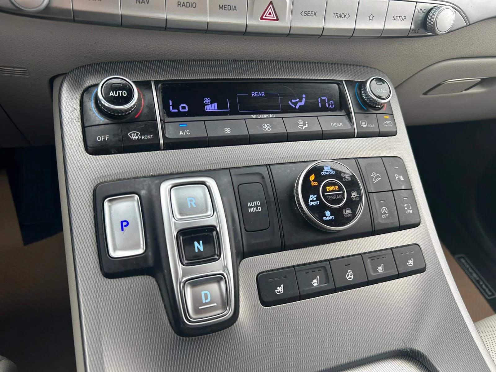 Used 2020 Gray Hyundai Luxury AWD image 24