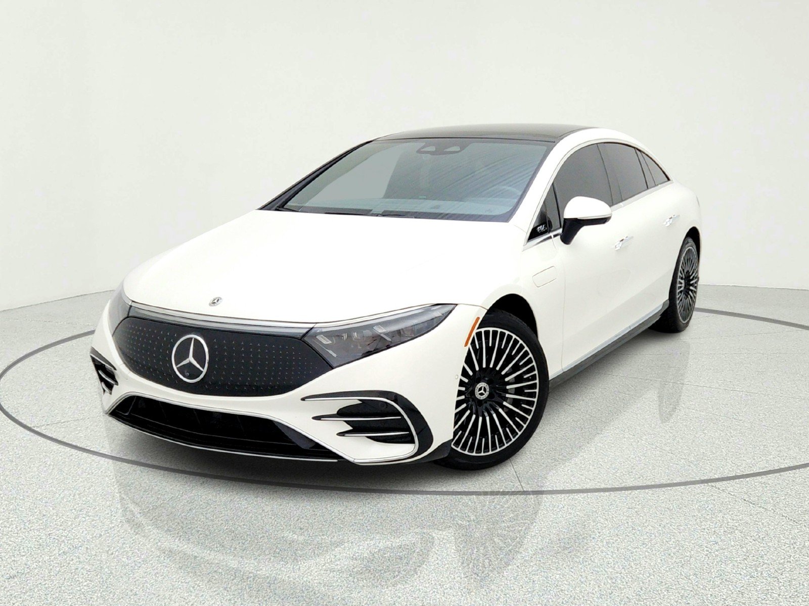 Certified Used 2023 MANUFAKTUR Diamond White Mercedes-Benz EQS 450+ image 2