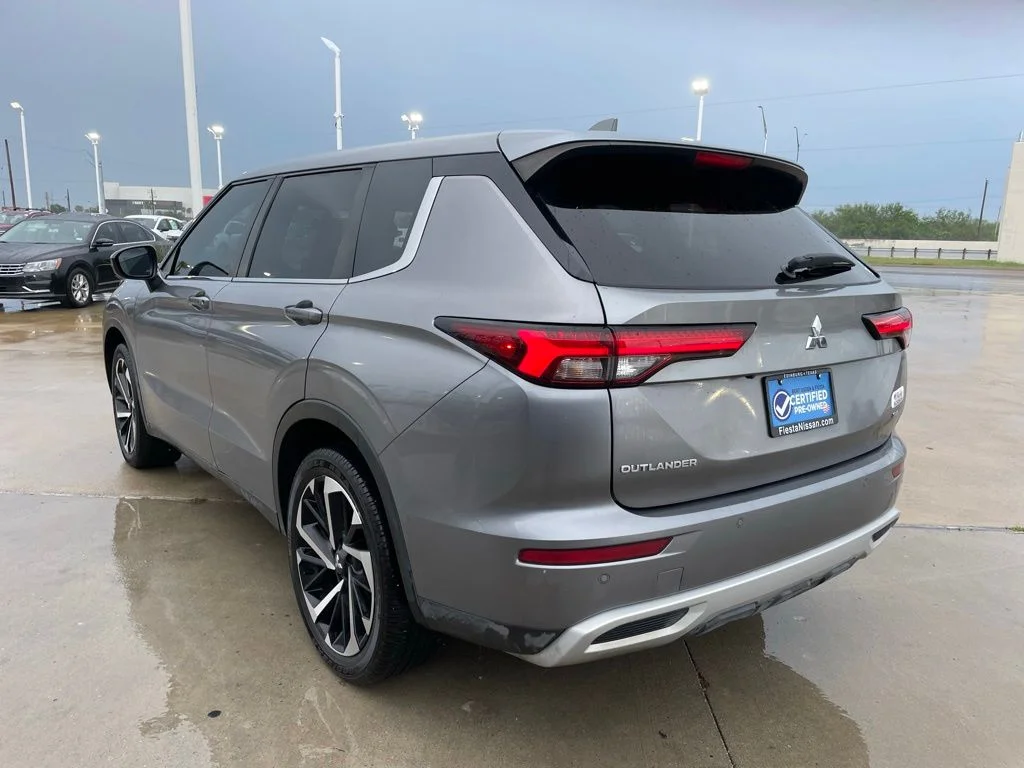 Used 2022 Gray Mitsubishi SE image 5