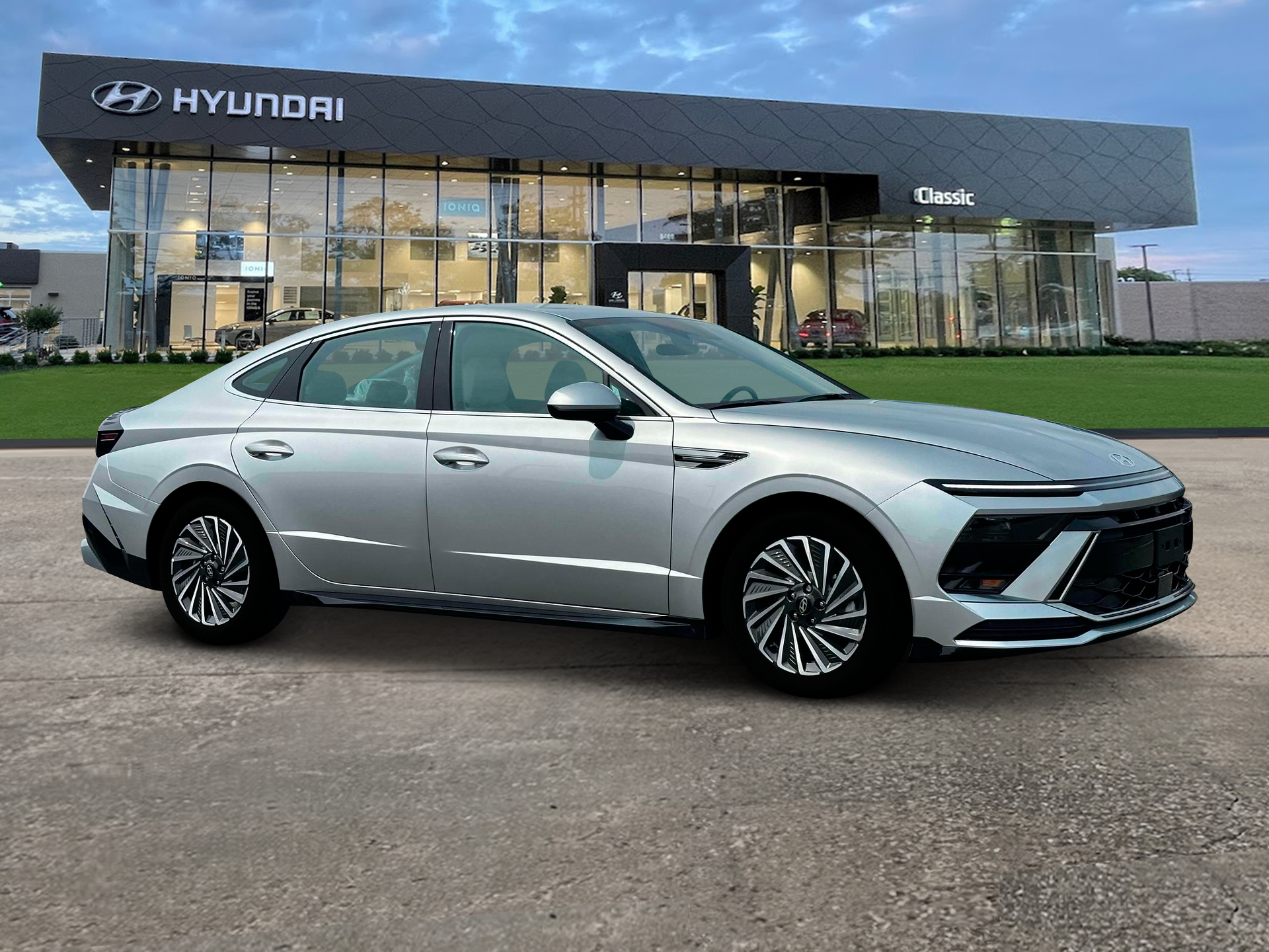 Used 2025 Aero Silver Metallic Hyundai SEL image 10