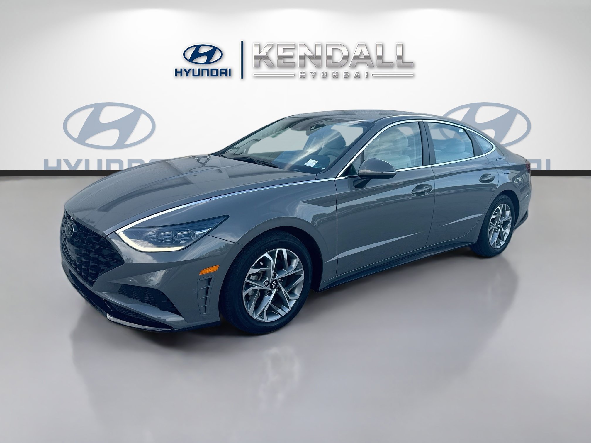 Used 2023 Hampton Gray Hyundai SEL image 3