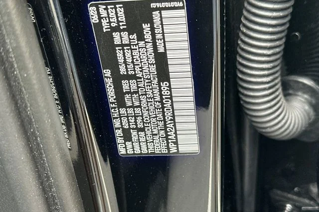 Used 2024  Porsche Base image 29