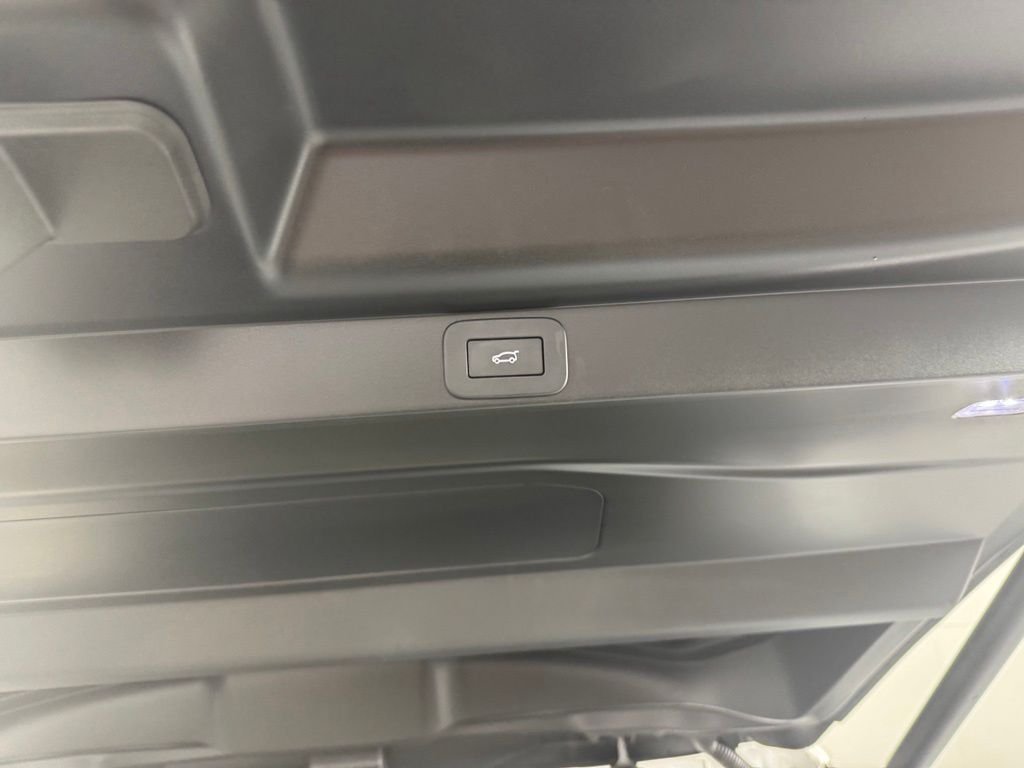 Certified Used 2023 Ostuni White Pearl Land Rover SE image 36