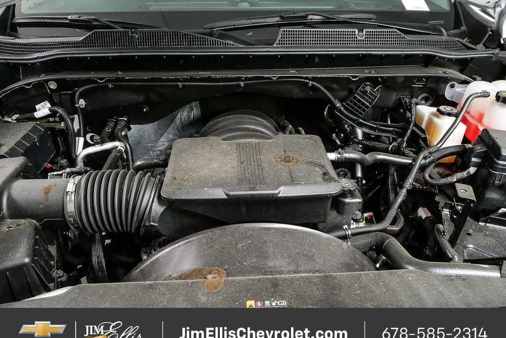 New 2025 Summit White Chevrolet WT image 28