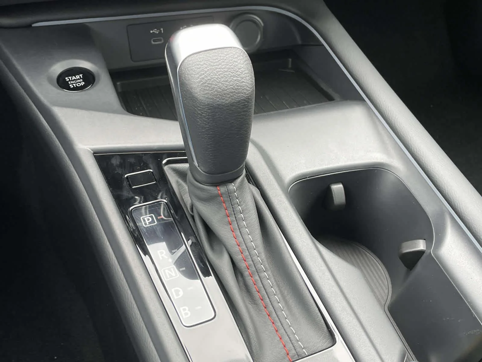 New 2026 Aspen White Tricoat/Super Black Nissan SR image 26