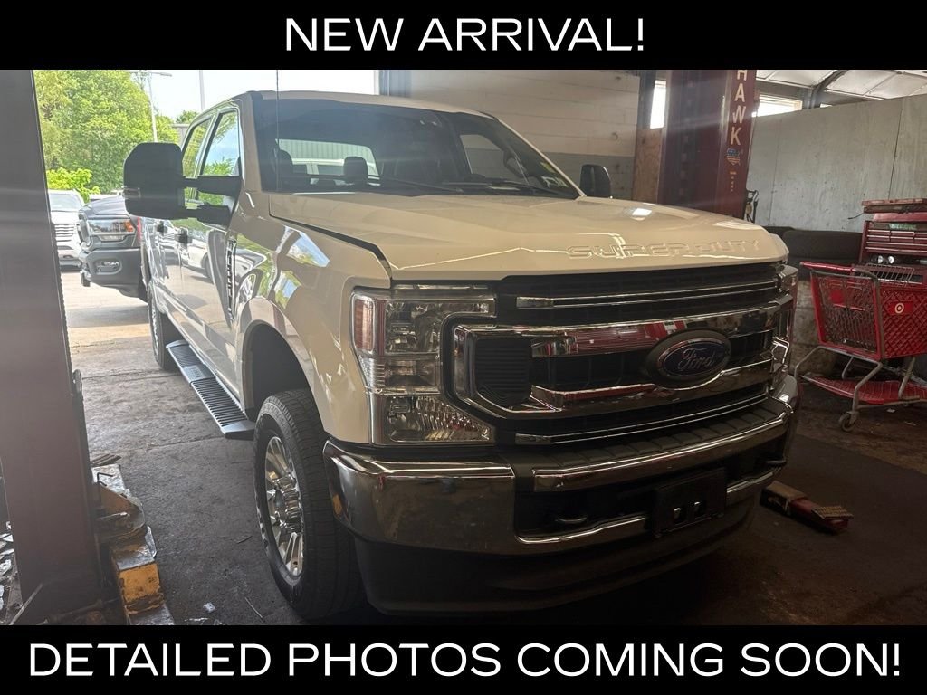 Certified Used 2022 Oxford White Ford XLT image 1