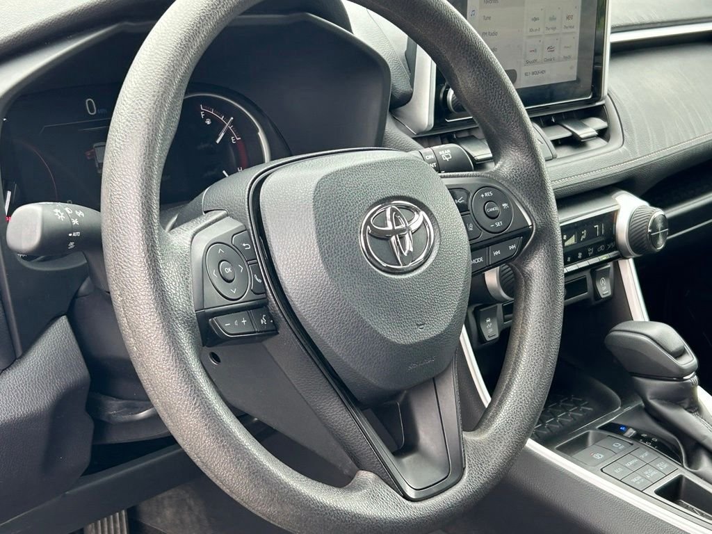 Used 2025 White Toyota XLE image 19