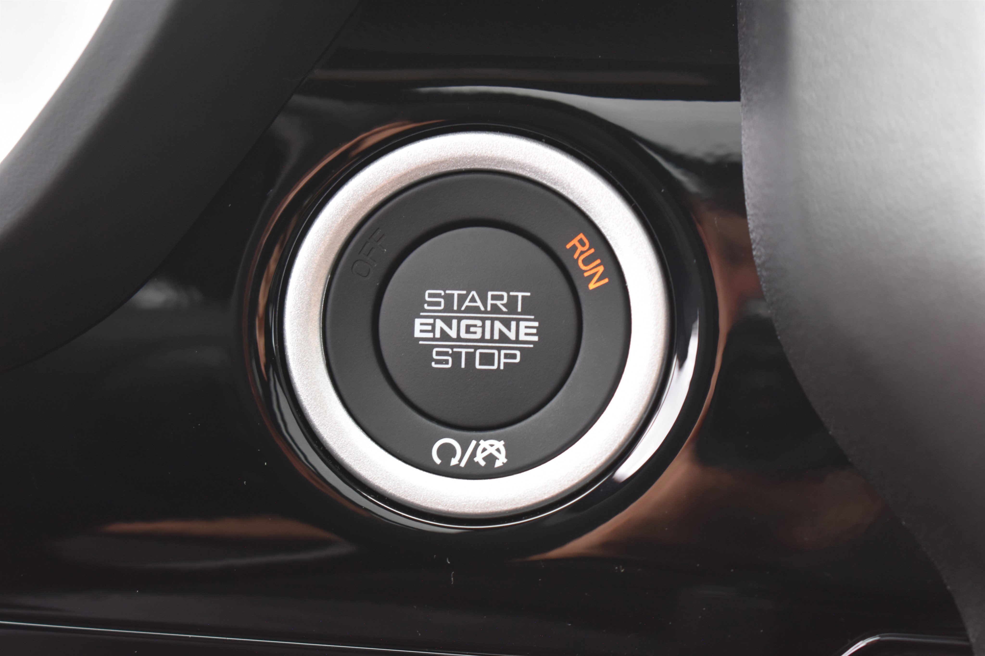 New 2026 Granite Crystal Metallic Clear-Coat Exterior Paint RAM Laramie image 31