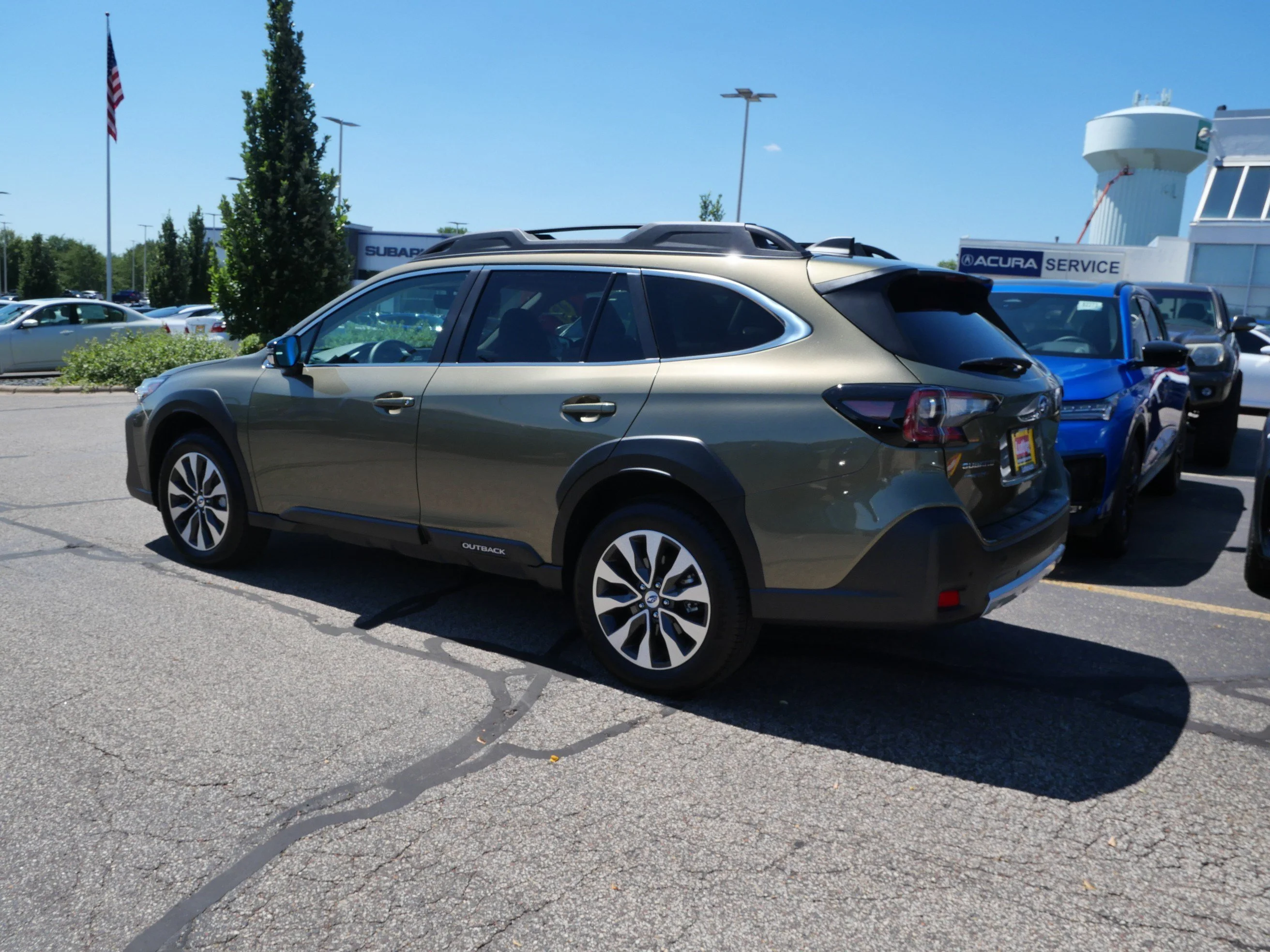 Used 2025 Autumn Green Metallic Subaru Limited image 5
